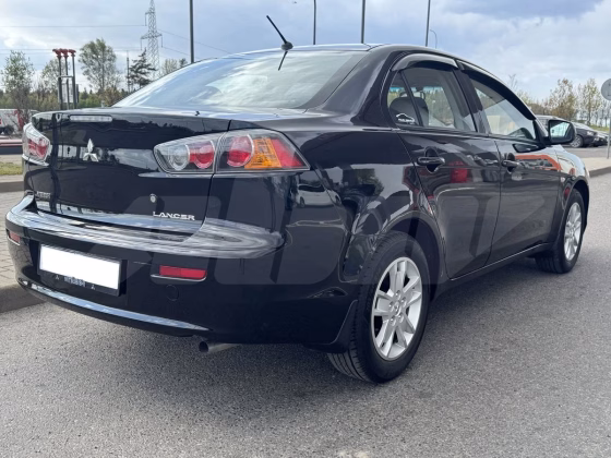 Mitsubishi Lancer (7)
