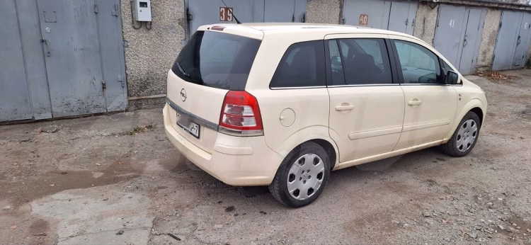 Opel Zafira (3)