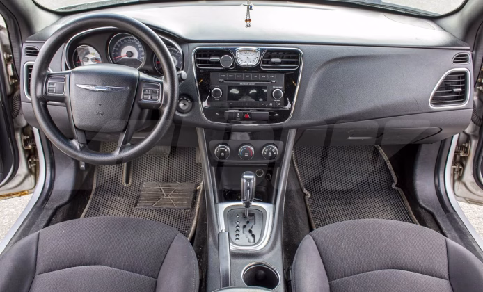 Chrysler 200 (9)
