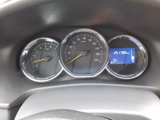 Renault Logan (8)