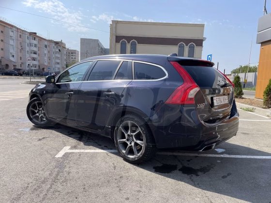 Volvo V60 (2)