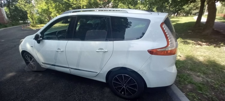 Renault Scenic (2)