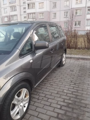 Opel Zafira (2)