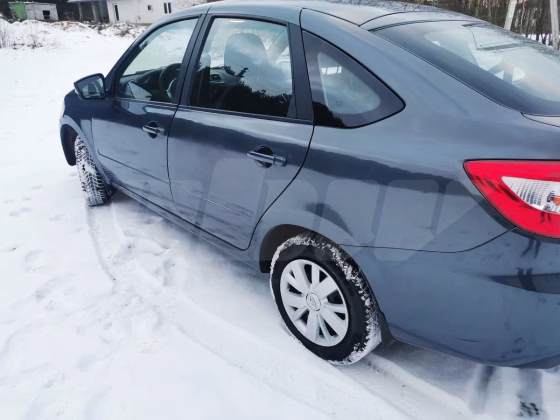 Lada Granta (2)