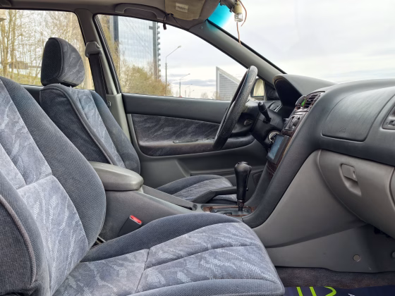 Mitsubishi Galant (12)