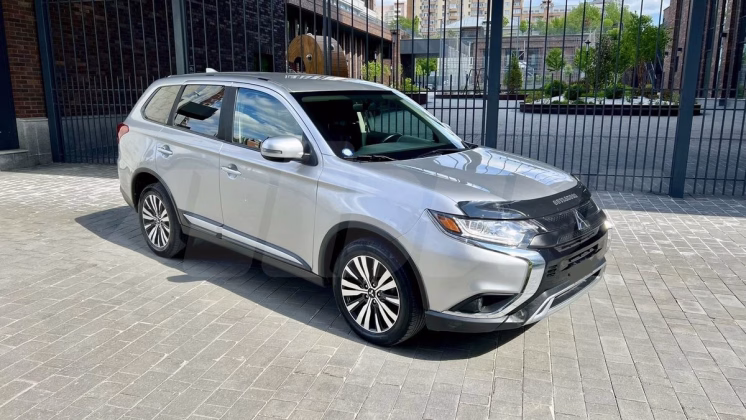 Mitsubishi Outlander (6)