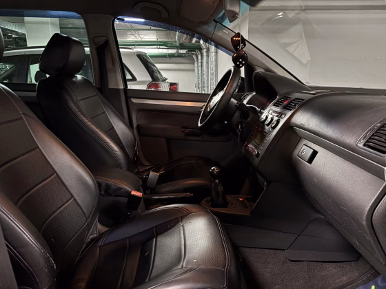 Volkswagen Touran (12)