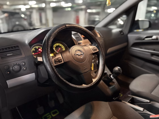Opel Zafira (8)