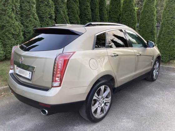 Cadillac SRX (5)