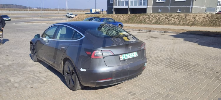 Tesla Model 3 (4)