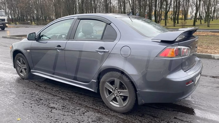 Mitsubishi Lancer (1)